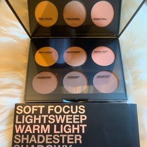 MAC
STUDIO FIX SCULPT AND SHAPE CONTOUR PALETTE